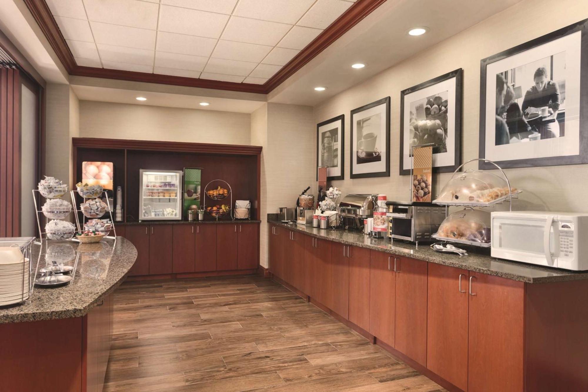 Hampton Inn & Suites Мистик Екстериор снимка
