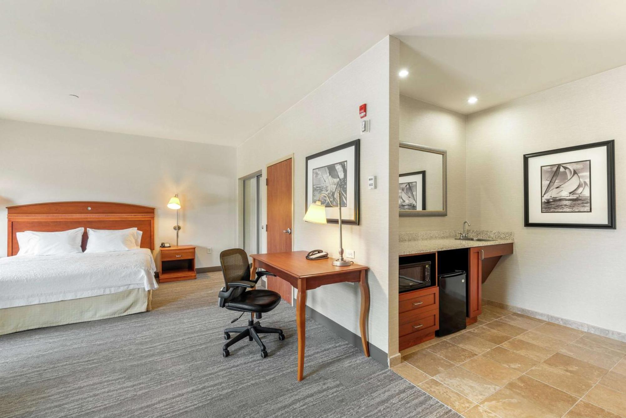 Hampton Inn & Suites Мистик Екстериор снимка