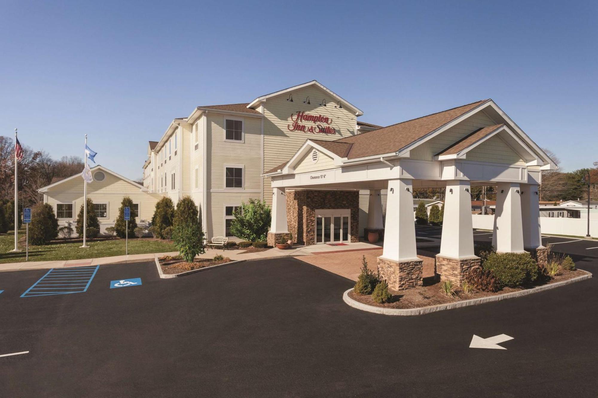 Hampton Inn & Suites Мистик Екстериор снимка