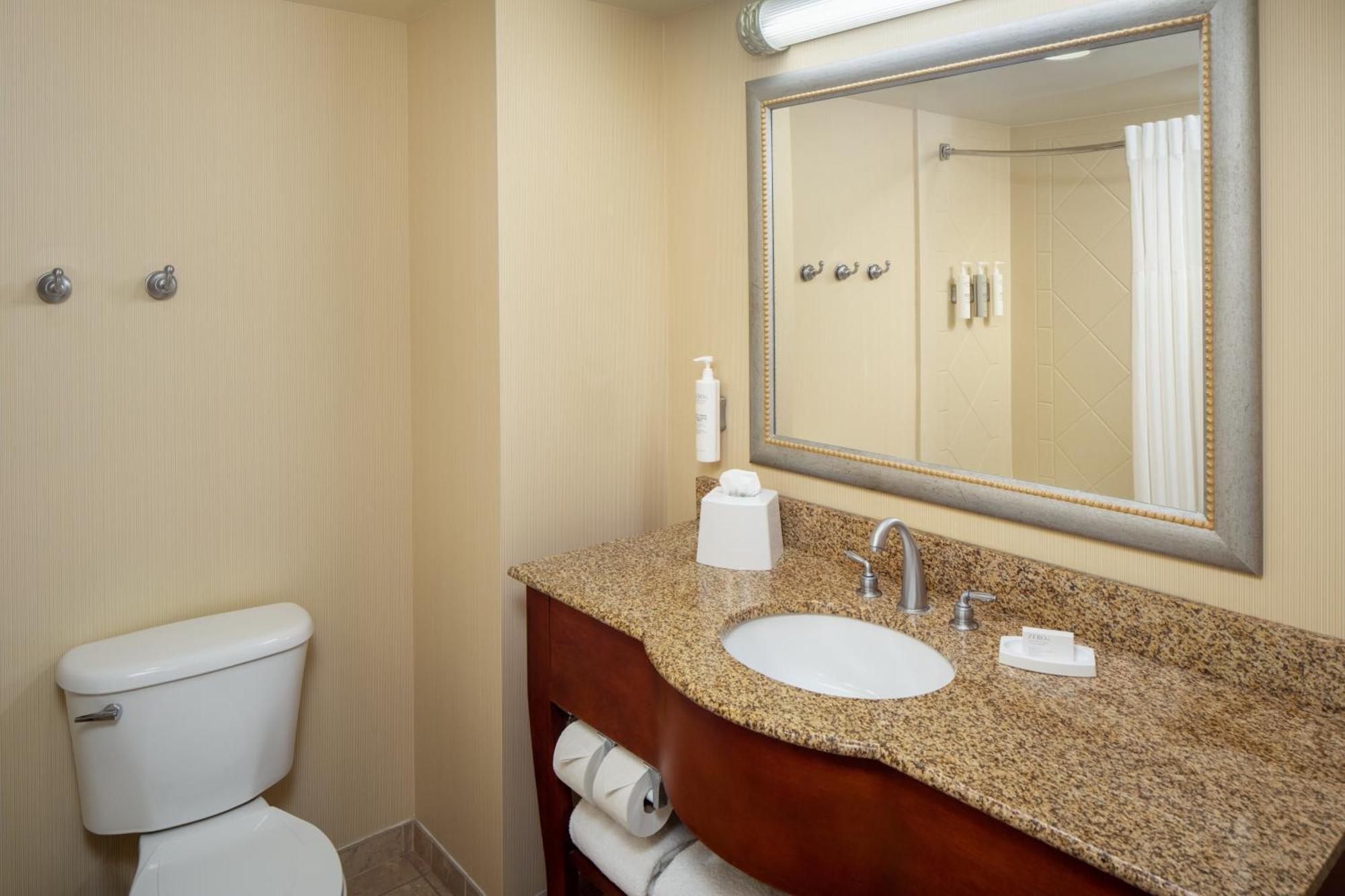 Hampton Inn & Suites Мистик Екстериор снимка