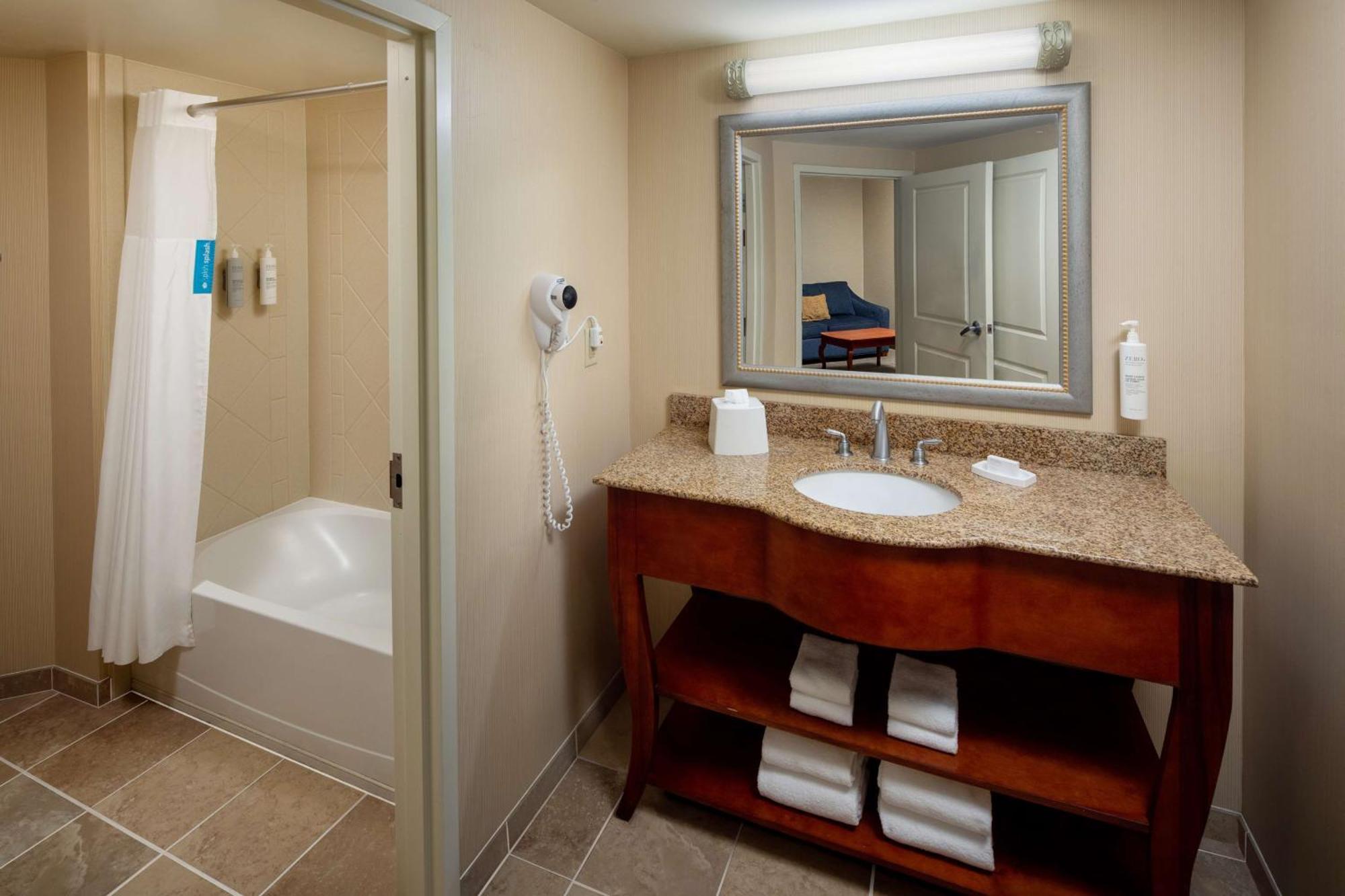 Hampton Inn & Suites Мистик Екстериор снимка