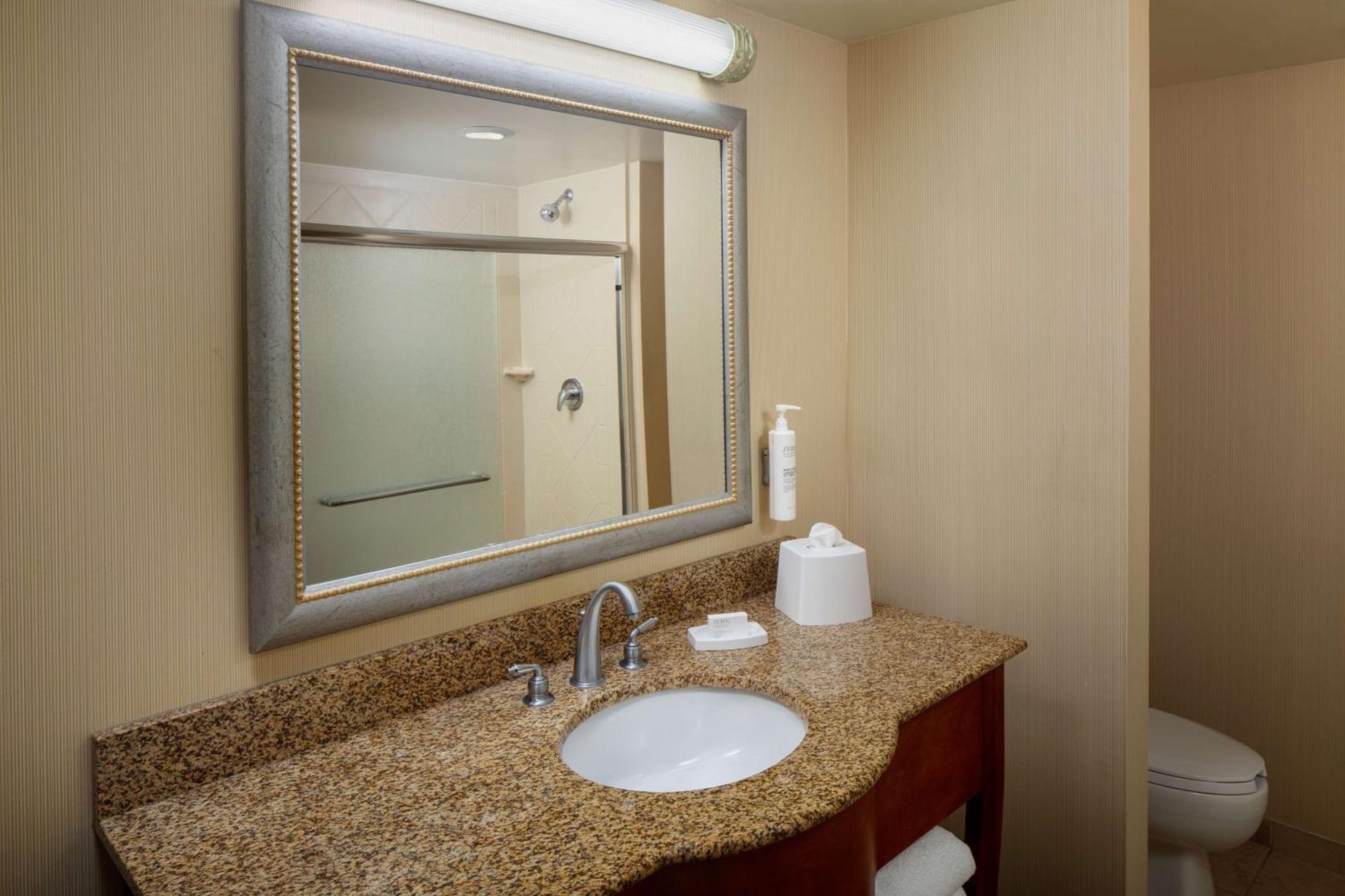 Hampton Inn & Suites Мистик Екстериор снимка