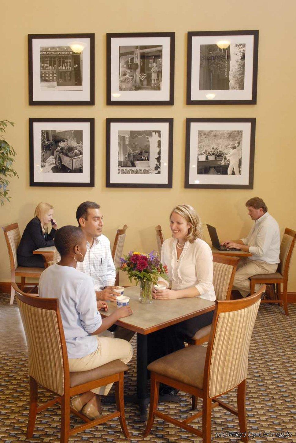 Hampton Inn & Suites Мистик Ресторант снимка