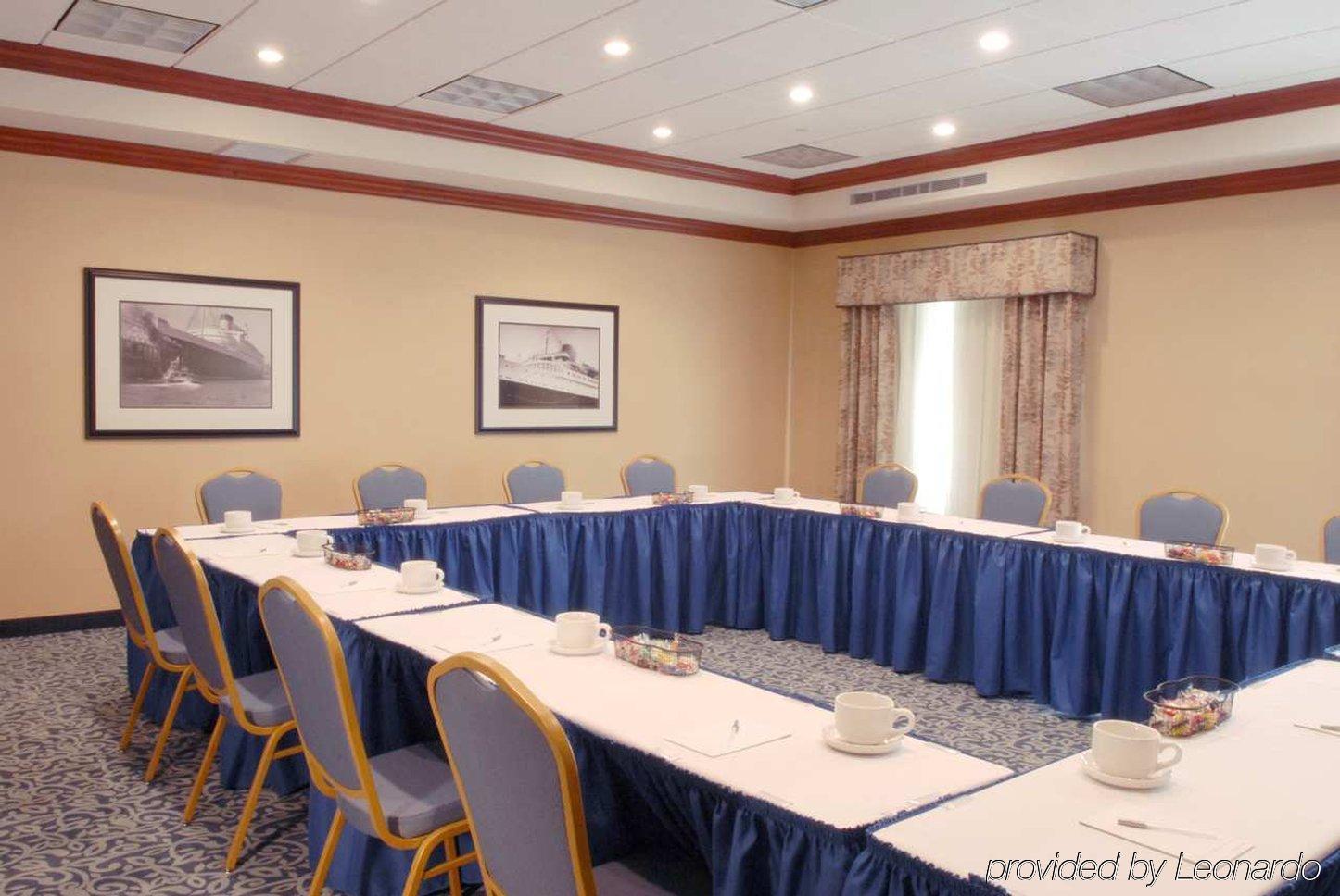 Hampton Inn & Suites Мистик Съоръжения снимка
